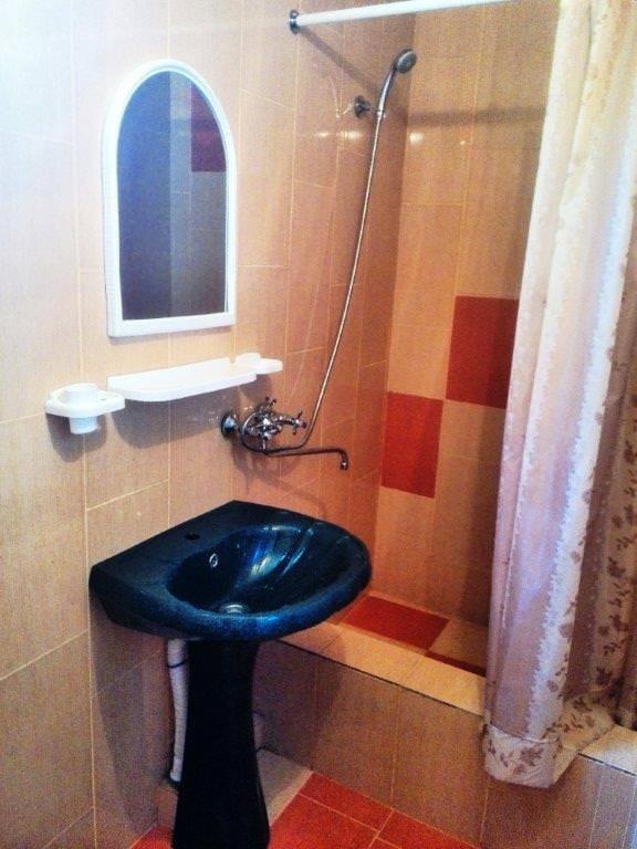 Hotel Гостевой Дом Ирина Sukhumi Exterior foto